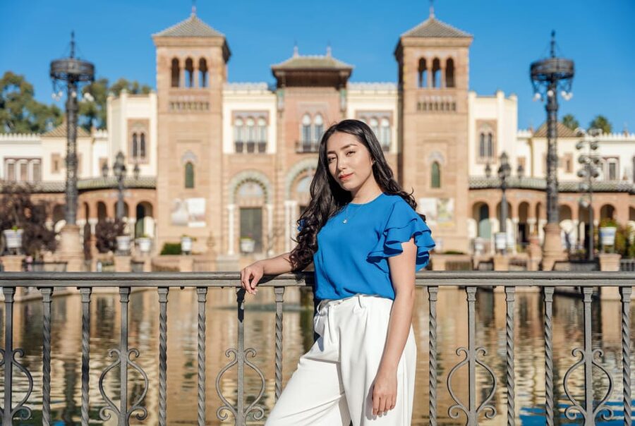 Seville: Professional Photoshoot at Plaza de España - What the 45-minute photo session feels like
