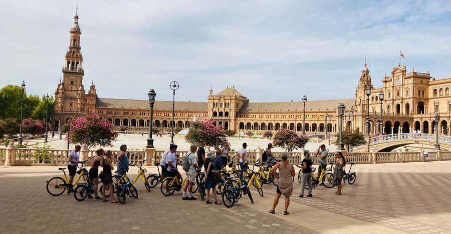 Seville: Relaxing City Bike Tour with a Tour Guide - María Luisa Park and Plaza de España