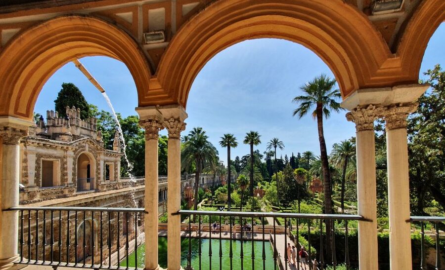 Seville: Royal Alcázar Skip-the-Line Tour by Local Experts - How the 90-minute format feels