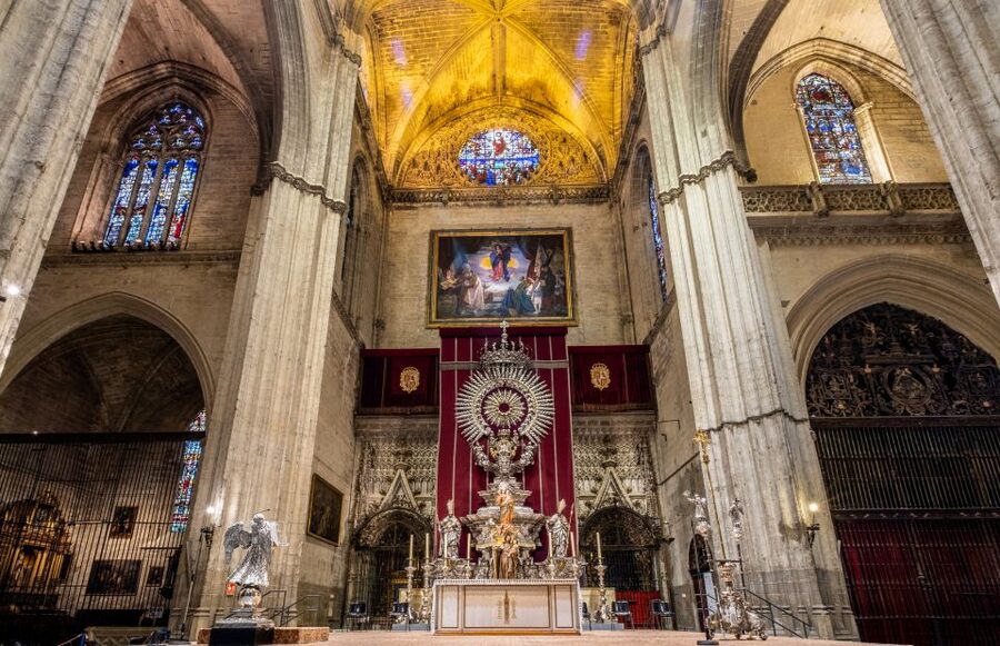 Seville: Small-Group Cathedral and Giralda Tour with Tickets - Why Seville Cathedral is worth two focused hours