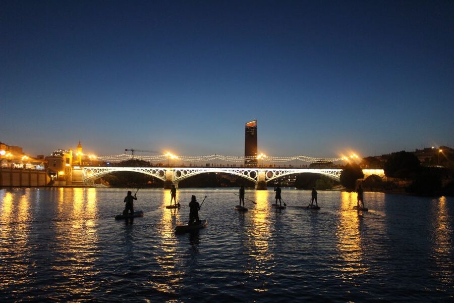 Seville: Sunset and Evening Paddle Boarding Tour - The return trip after dark