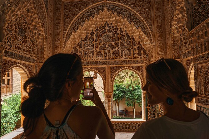 Skip The Line Alhambra and Generalife Guided Tour - Puerta de la Justicia and the first history lesson
