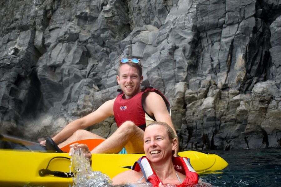 Tenerife: Kayak and Snorkel with Turtles, Wetsuits Included - Returning to the beach for the snorkeling stop