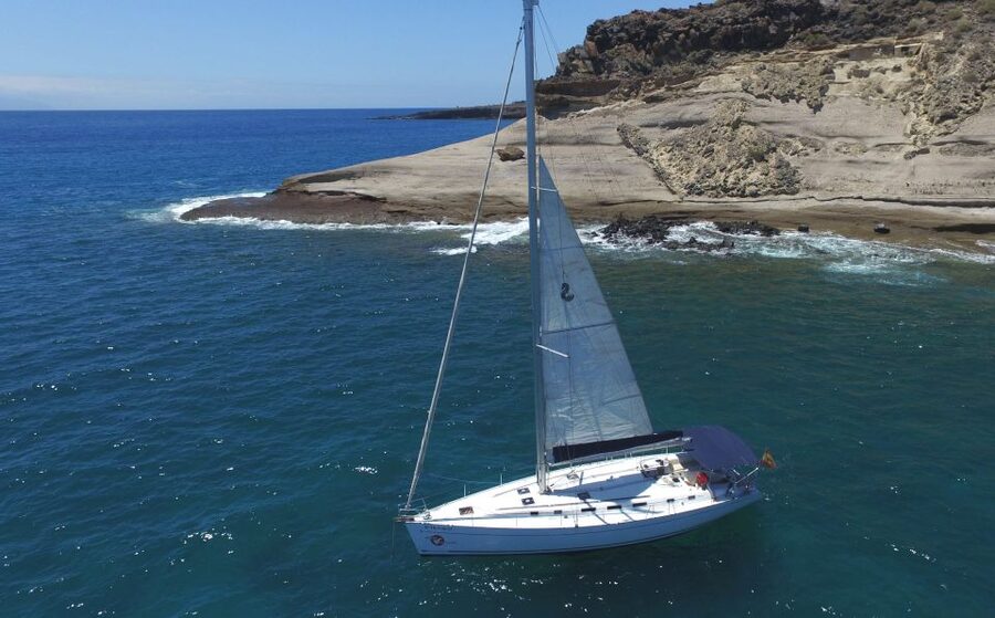 Tenerife: Whale and Dolphin Watching Tour by Sailboat - Why the smaller boat matters