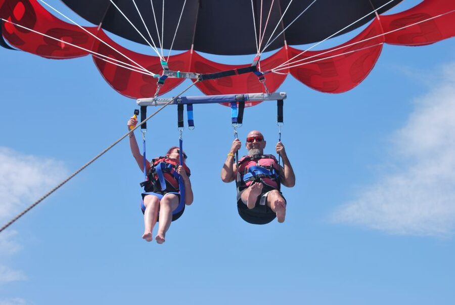 Torrevieja: parasailing experience - The sea dip and the practical details