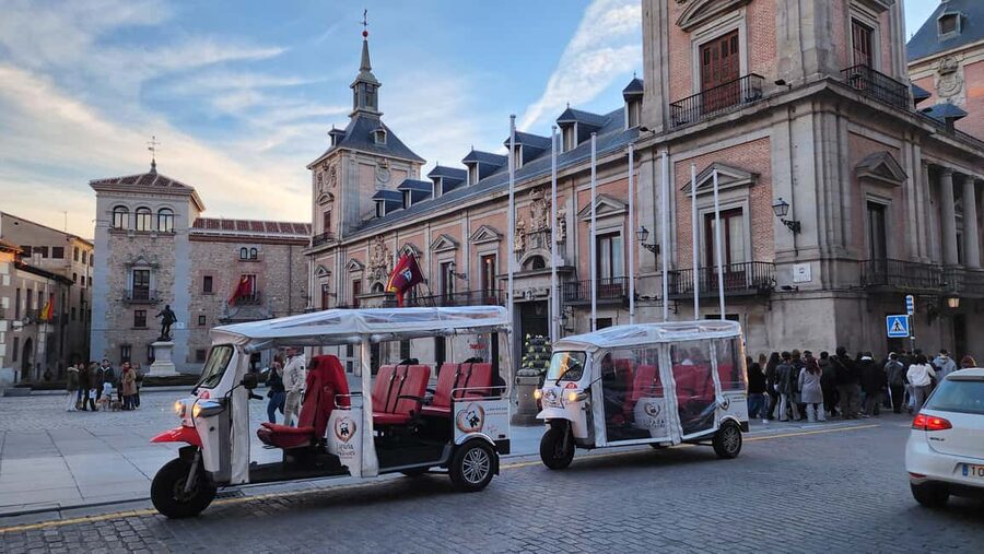 Tour Madrid: Secrets in a Electric Tuk Tuk - What the electric tuk tuk feels like on the road