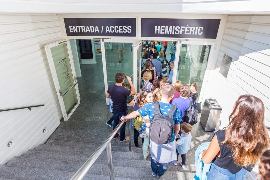 Valencia: City of Arts and Science 3D Movie at Hemisfèric - Choosing the right date and showtime
