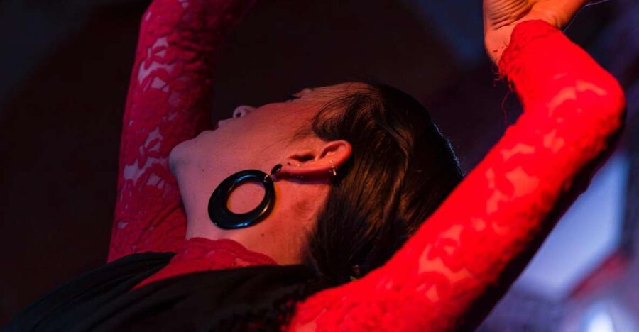 Valencia: Flamenco at Toro y La Luna with optional Dinner - Why this tablao feels different from a large theater