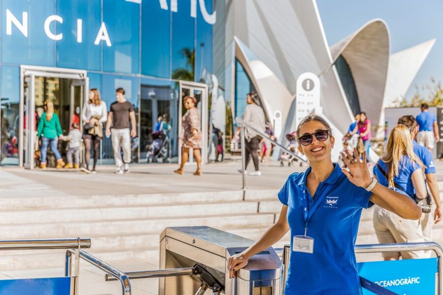 Valencia: Oceanogràfic Entry Ticket - Walk through the Mediterranean and world seas