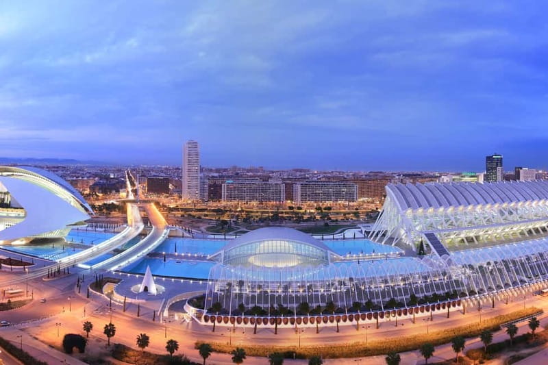 Valencia: Oceanogràfic, Hemisfèric & Science Museum Combo - Arriving at Valencia’s futuristic cultural complex