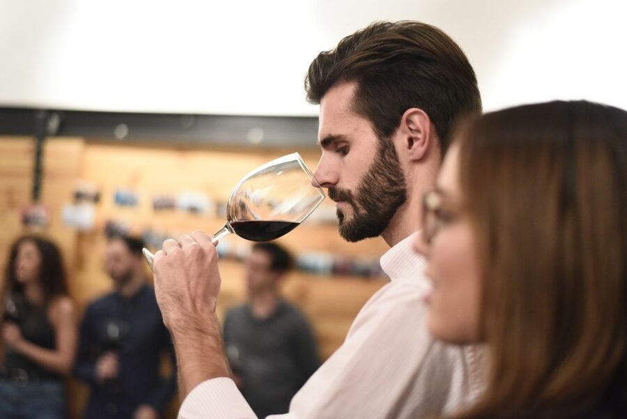 Valencia: Old Town Tour, Wine & Tapas in an 11th c. Monument - Valencian wines from Valencia and Requena