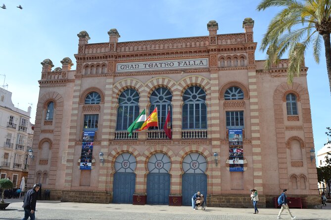 Walking Tour through Cádiz: Stories from the hand of a local guide - What the guides add, and where the experience can vary